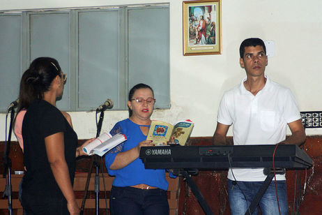 Übergabe der von Pfarrer Kowal gestifteten Monstranz an die Pfarrgemeinde Nossa Senhora de Fatima in Campo Maior (Brasilien)